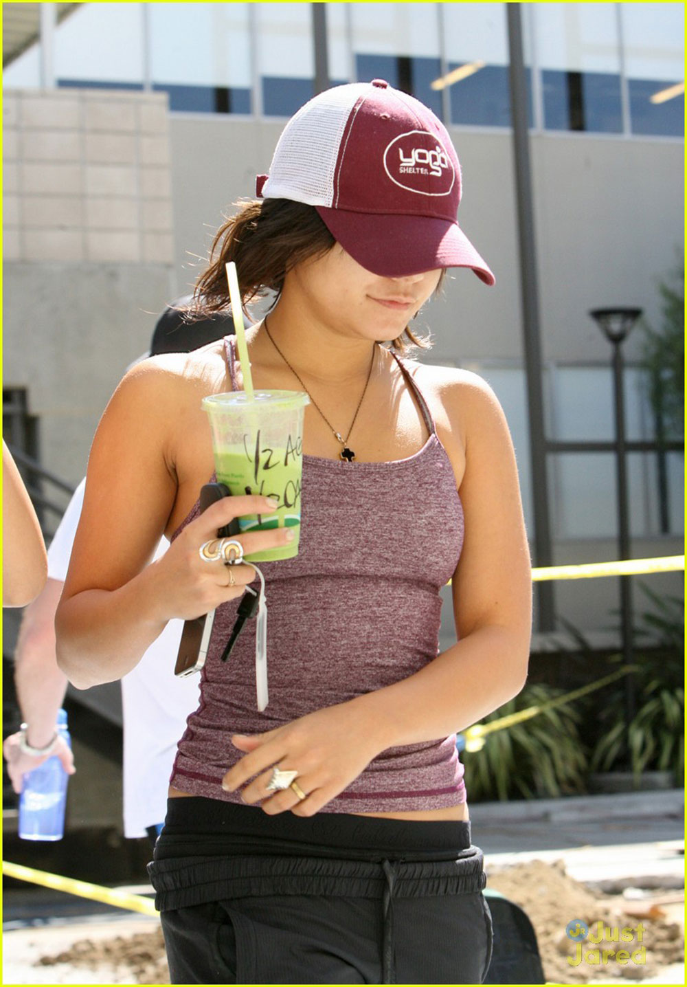 Vanessa-Hudgens-in-Los-Angeles-2