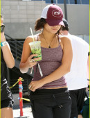 Vanessa-Hudgens-in-Los-Angeles-3