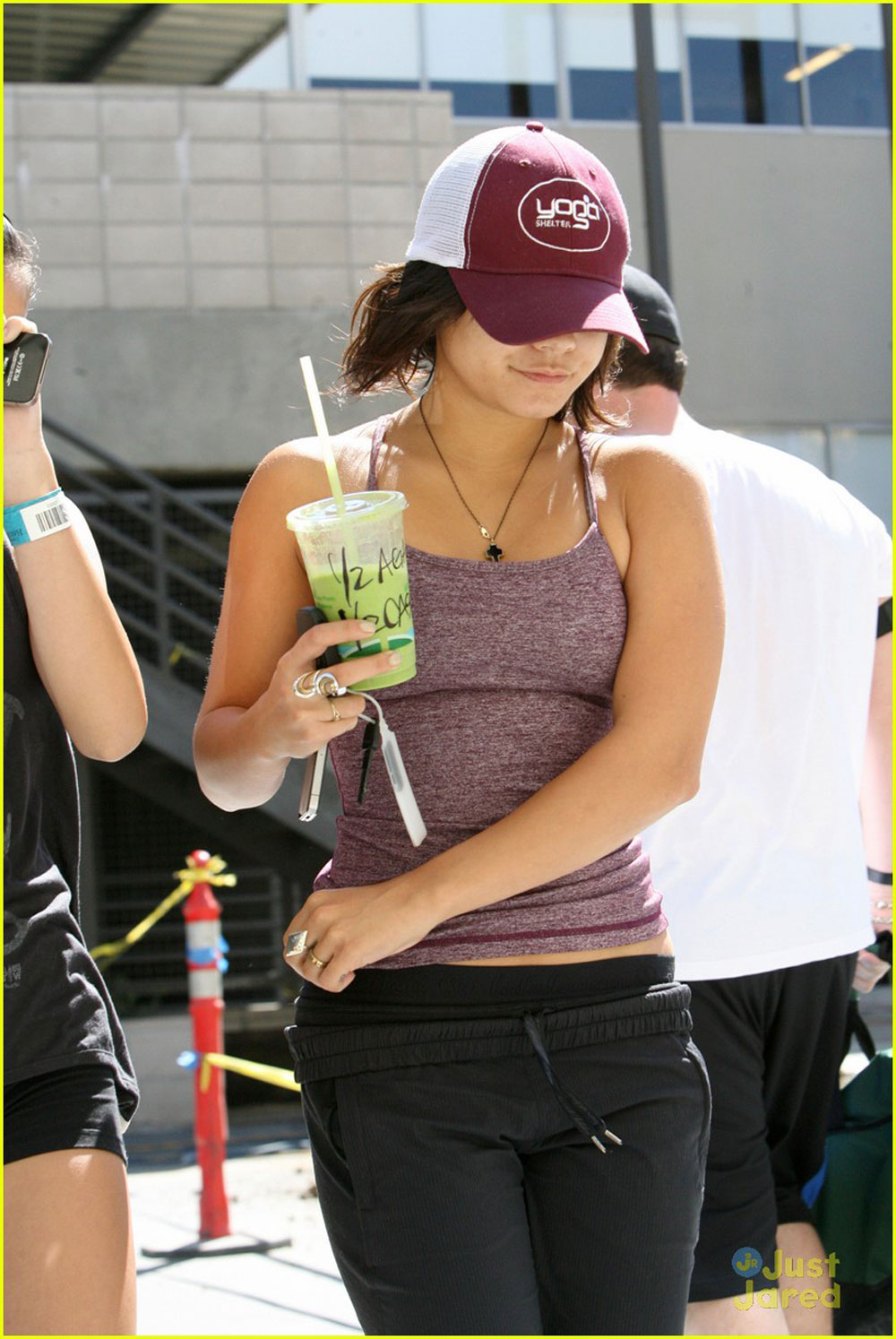 Vanessa-Hudgens-in-Los-Angeles-3