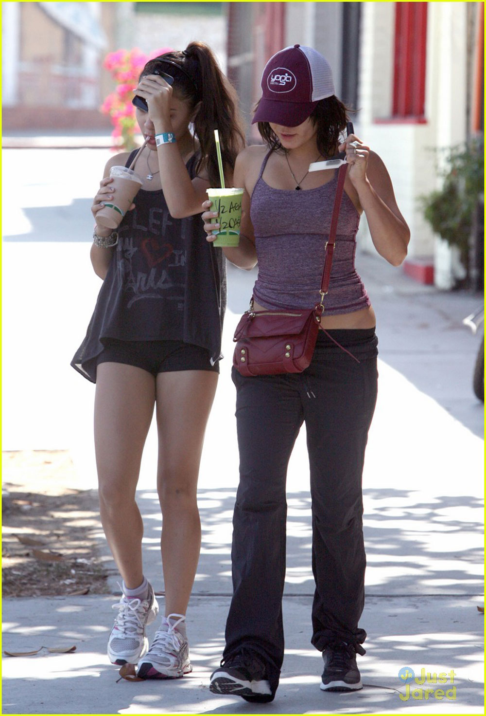 Vanessa-Hudgens-in-Los-Angeles-4
