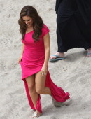 Alyssa-Milano-on-the-set-of-a-film-in-Malibu-2