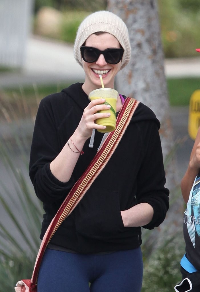 Anne Hathaway in tights 2