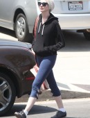 Anne Hathaway in tights 5