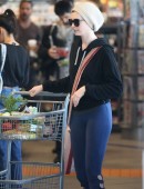 Anne Hathaway in tights 8