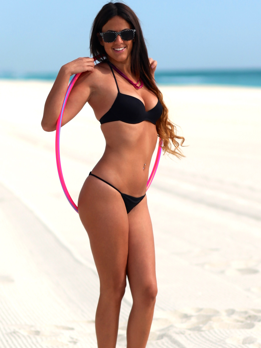 Claudia-Romani-in-Bikini-at-the-beach-in-Miami-with-a-hula-hoop-6
