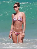 Doutzen-Kroes-Bikini-16
