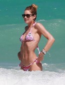Doutzen-Kroes-Bikini-21