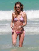 Doutzen-Kroes-Bikini-3