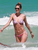 Doutzen-Kroes-Bikini-33