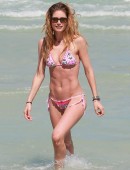 Doutzen-Kroes-Bikini-5
