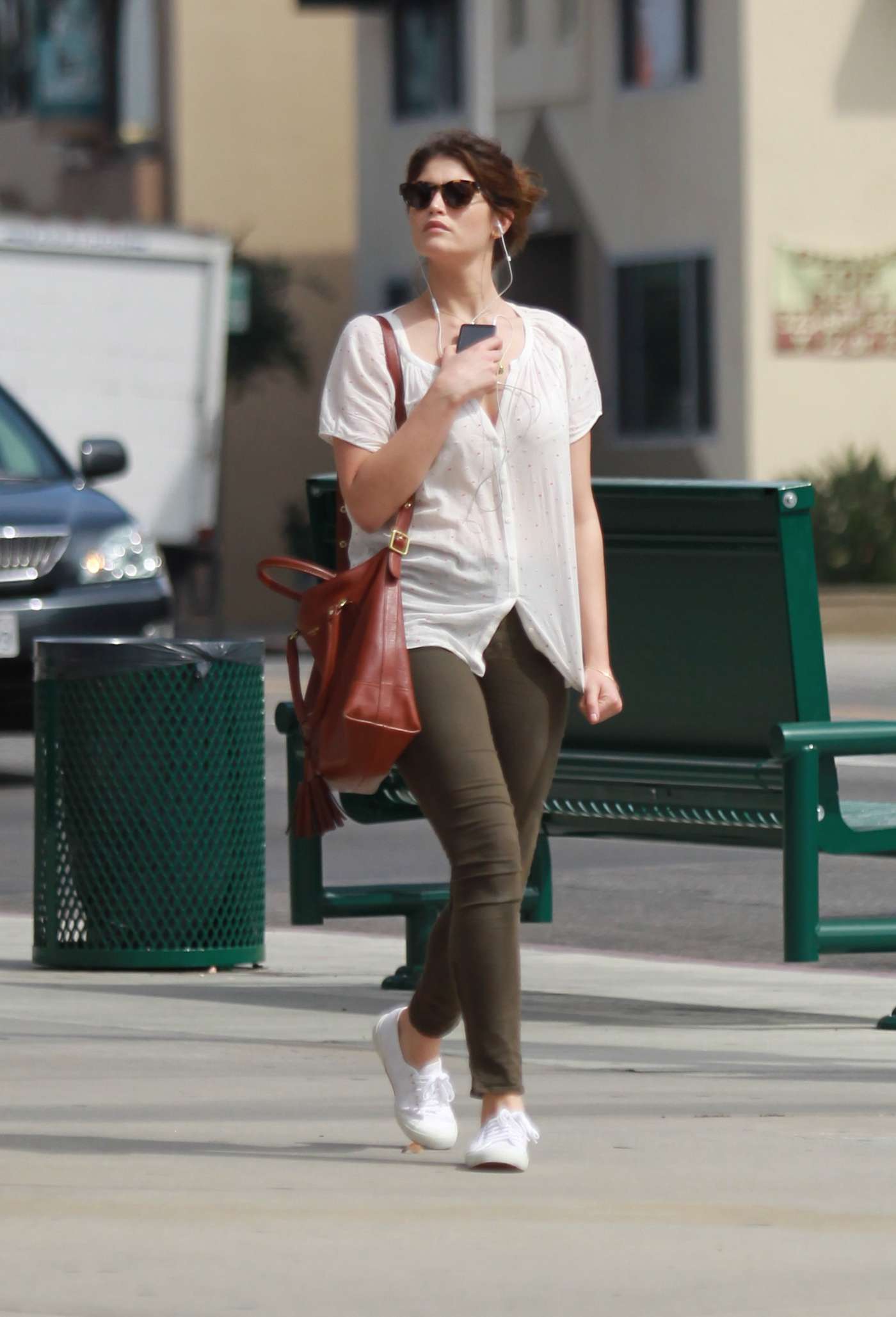 Gemma-Arterton-out-in-Hollywood-1