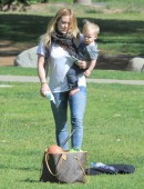 Hilary-Duff-at-a-park-in-Beverly-Hills-3
