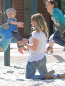 Hilary-Duff-at-a-park-in-Beverly-Hills-6