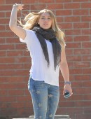 Hilary-Duff-at-a-park-in-Beverly-Hills-7