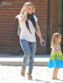 Hilary-Duff-at-a-park-in-Beverly-Hills-9