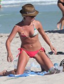 Julianne Hough and Nina Dobrev 4222