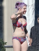 Kelly-Osbourne-Bikini-Candids-12