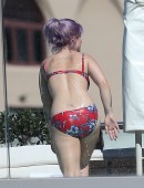 Kelly-Osbourne-Bikini-Candids-15