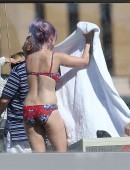 Kelly-Osbourne-Bikini-Candids-16