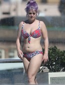 Kelly-Osbourne-Bikini-Candids-2