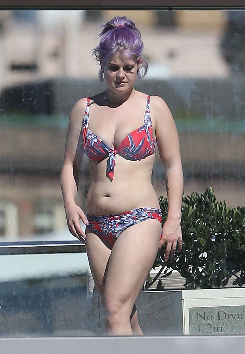 Kelly-Osbourne-Bikini-Candids-2