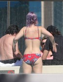 Kelly-Osbourne-Bikini-Candids-9