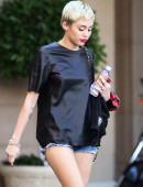 Miley-Cyrus-in-Shorts-and-Stripper-heels-11