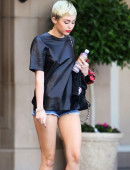 Miley-Cyrus-in-Shorts-and-Stripper-heels-3