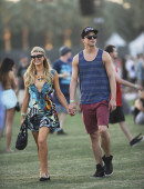 Paris-Hilton-and-Nicky-Hilton-14