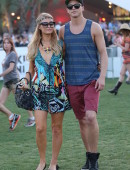 Paris-Hilton-and-Nicky-Hilton-6