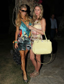 Paris-Hilton-and-Nicky-Hilton-9