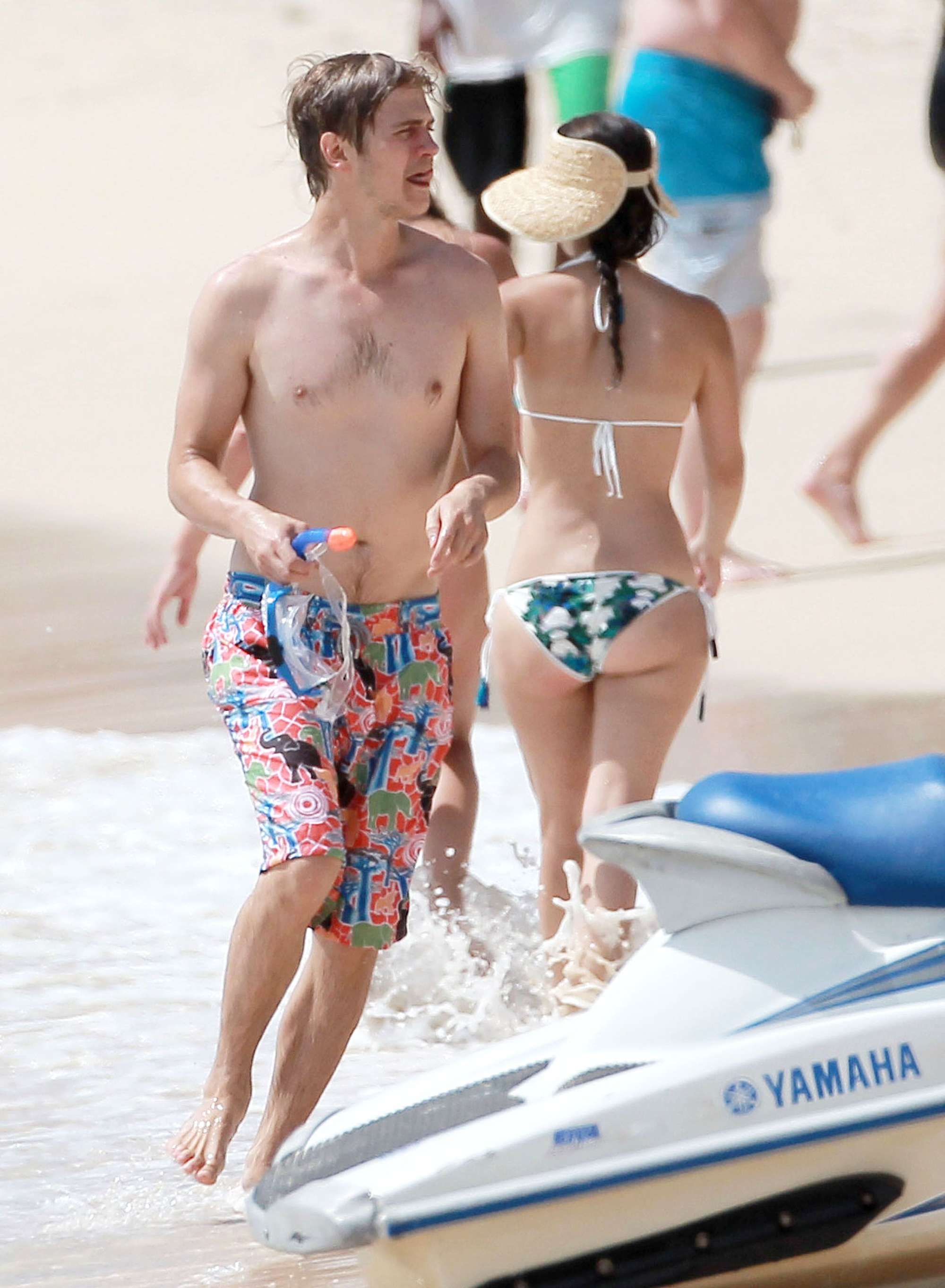 Rachel-Bilson-bikini-in-Barbados-2013-6