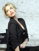 Sylvie-van-der-Vaart-Photoshoot-in-Paris-9