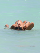 VIDA GUERRA in Bikini