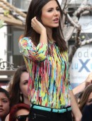 Victoria Justice and Maria Menounos on the set of Extra in LA-12