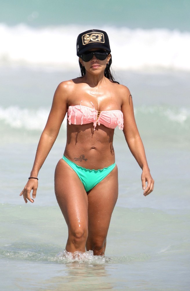 Vida-Guerra-Bikini-72