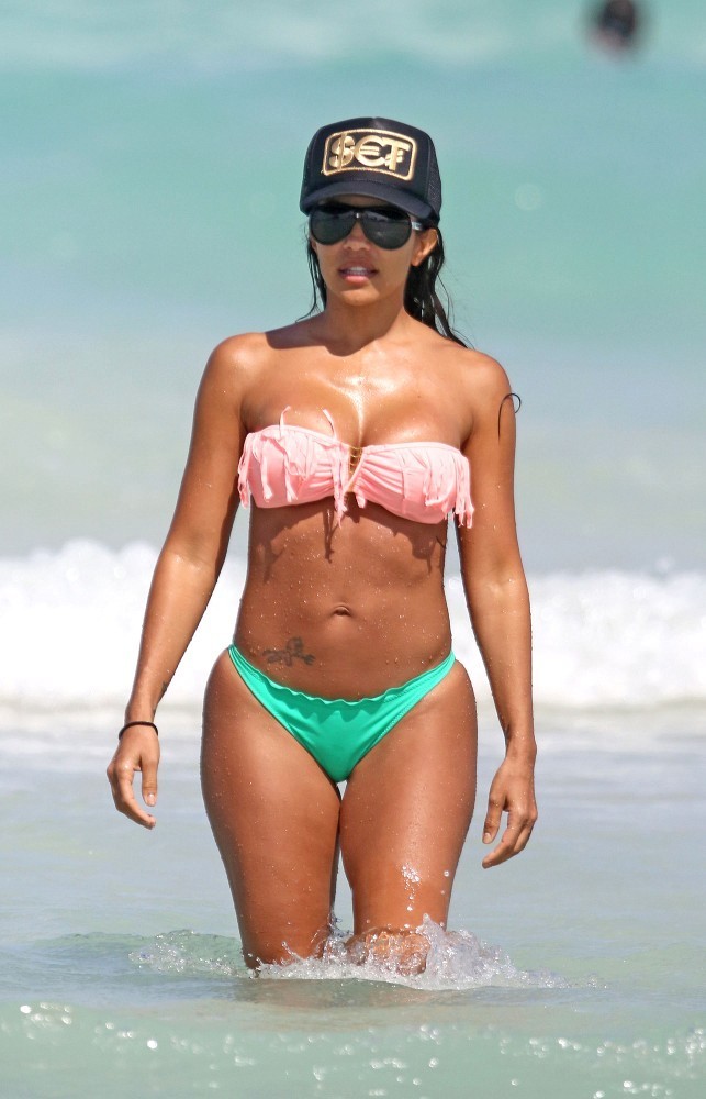 Vida-Guerra-Bikini-95