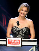 Zoe-Bell-and-Rosario-Dawson-2013-Streamy-Awards-11