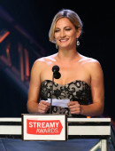 Zoe-Bell-and-Rosario-Dawson-2013-Streamy-Awards-14