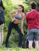 Adriana-Lima-Lots-of-Abs-and-Spandex-3