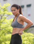 Adriana-Lima-Lots-of-Abs-and-Spandex-7