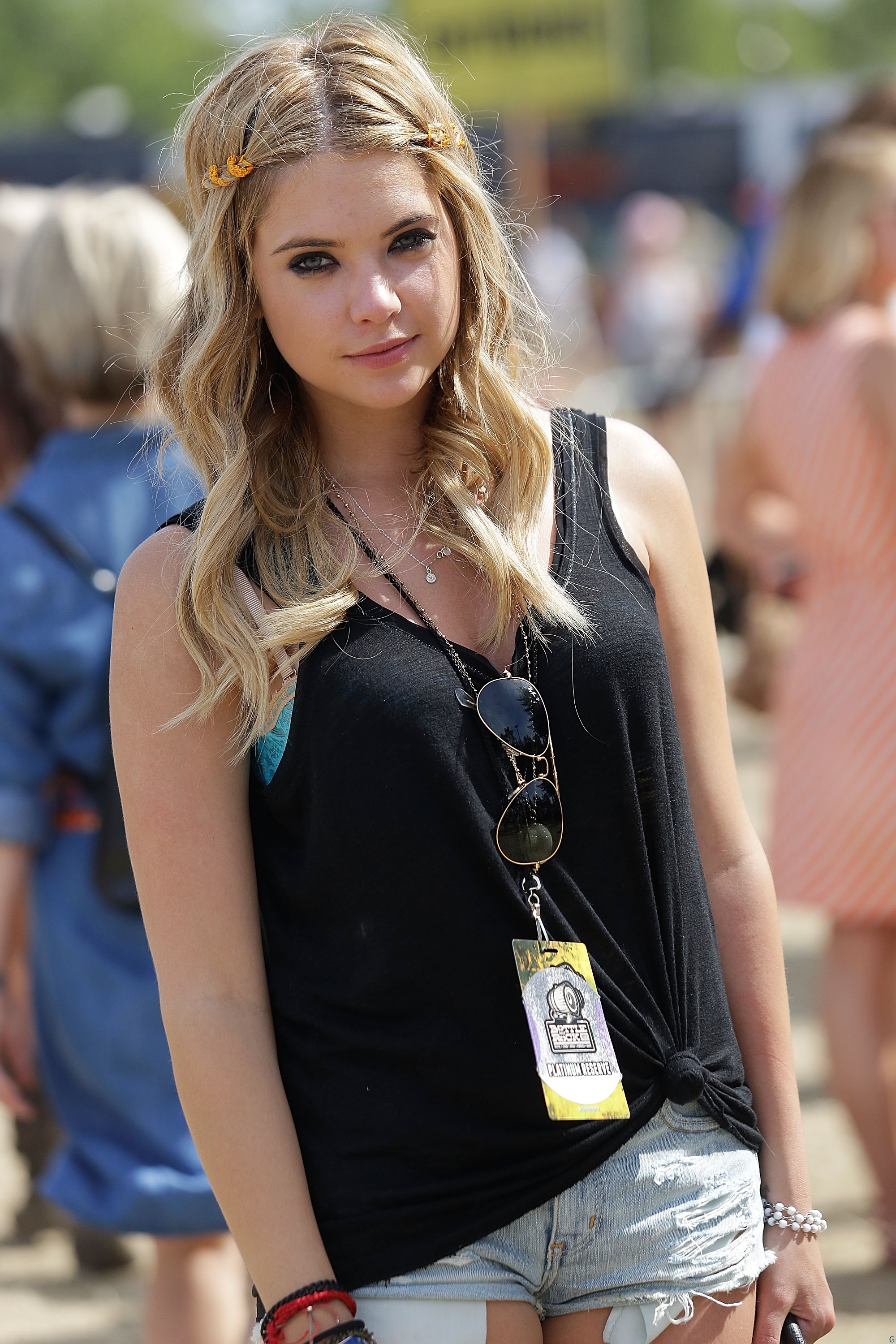 Ashley-Benson-Leggy-Festival-Bandeau-at-BottleRock-Napa-2