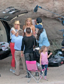 Gigi-Hadid-Photoshoot-at-Vasquez-Rocks-Park-in-Los-Angeles-17