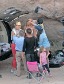 Gigi-Hadid-Photoshoot-at-Vasquez-Rocks-Park-in-Los-Angeles-30