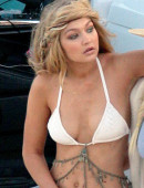 Gigi-Hadid-Photoshoot-at-Vasquez-Rocks-Park-in-Los-Angeles-4