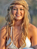 Gigi-Hadid-Photoshoot-at-Vasquez-Rocks-Park-in-Los-Angeles-7