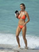 Joanna-Krupa-Bikini-Candids-in-Miami-Beach-18