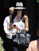 Kendall-Jenner-Visiting-a-Salon-in-Hollywood-13