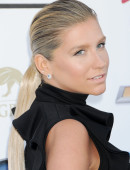 Kesha-at-2013-Billboard-Music-Awards-in-Las-Vegas-1
