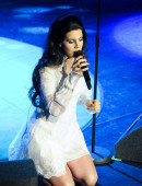 LANA DEL REY Performs at L'Olympia
